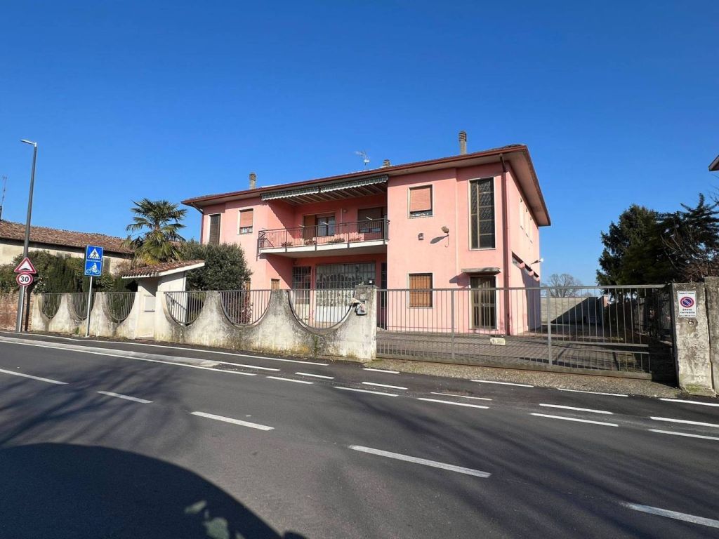 Villa plurifamiliare, Boschetto, Cremona