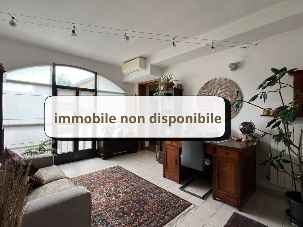 Centro storico ultimo piano ampio bilocale signorile