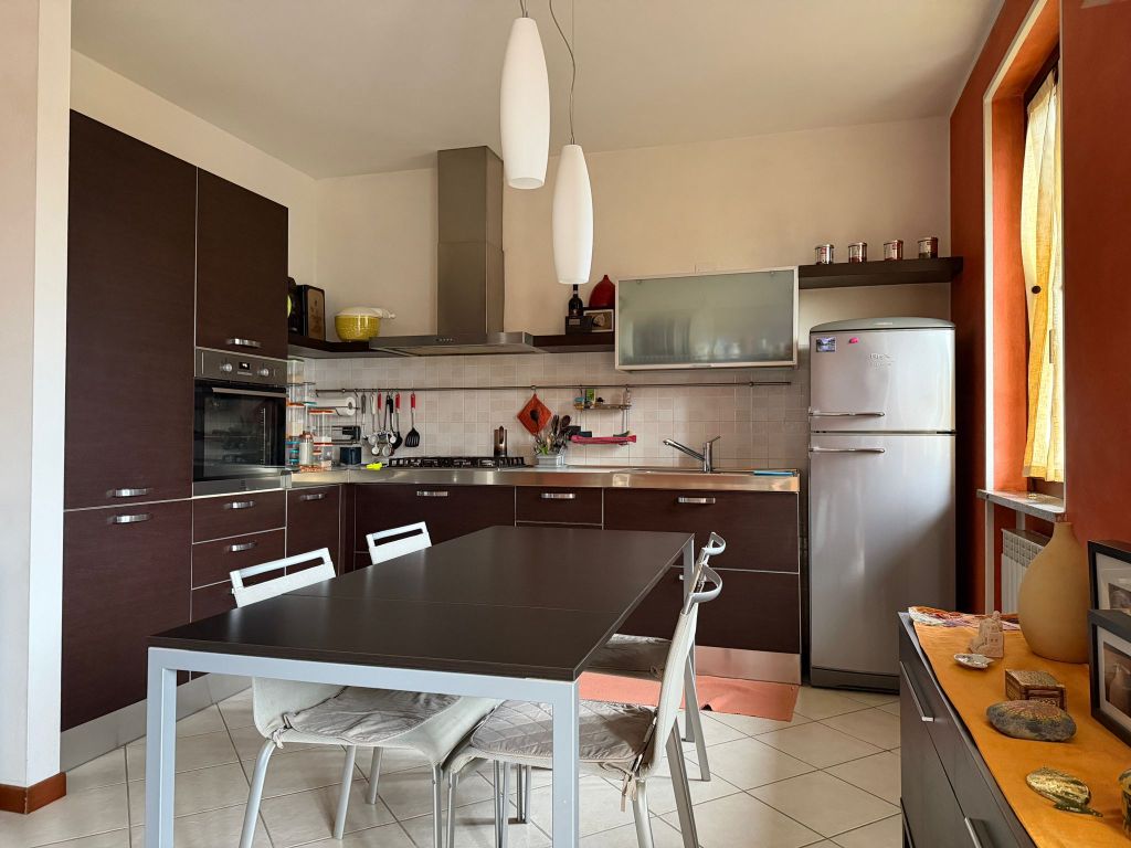 Bilocale con balconi 