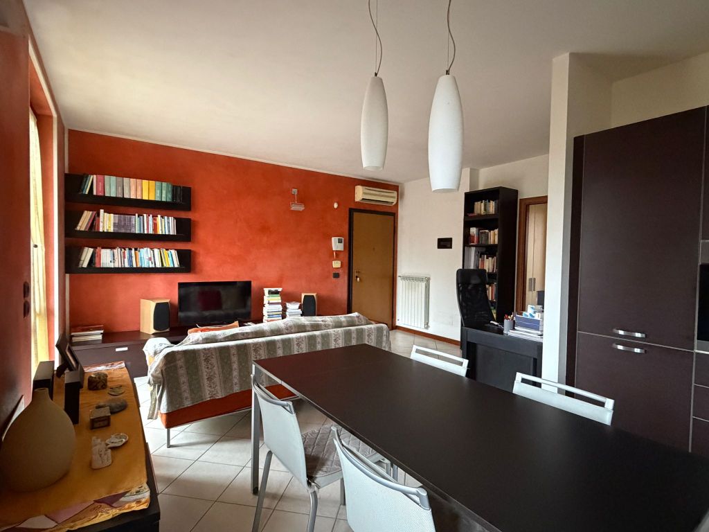 Bilocale con balconi 