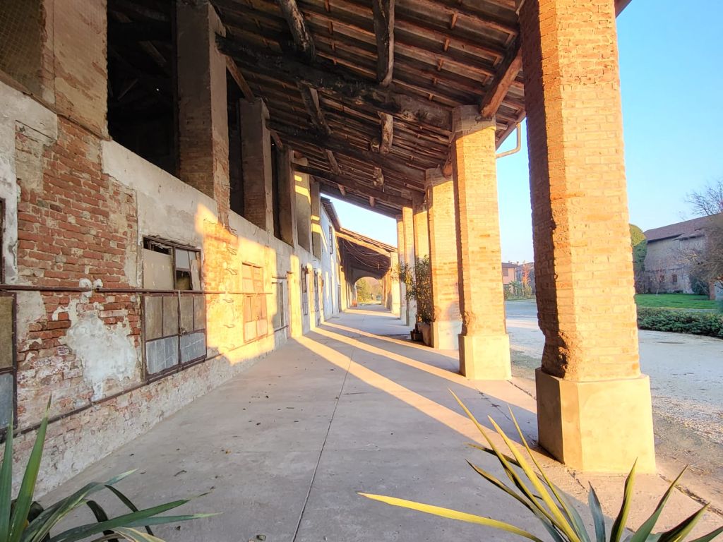 Cascinale con 2 abitazioni padronali