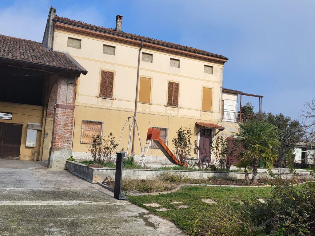 Cascinale con 2 abitazioni padronali