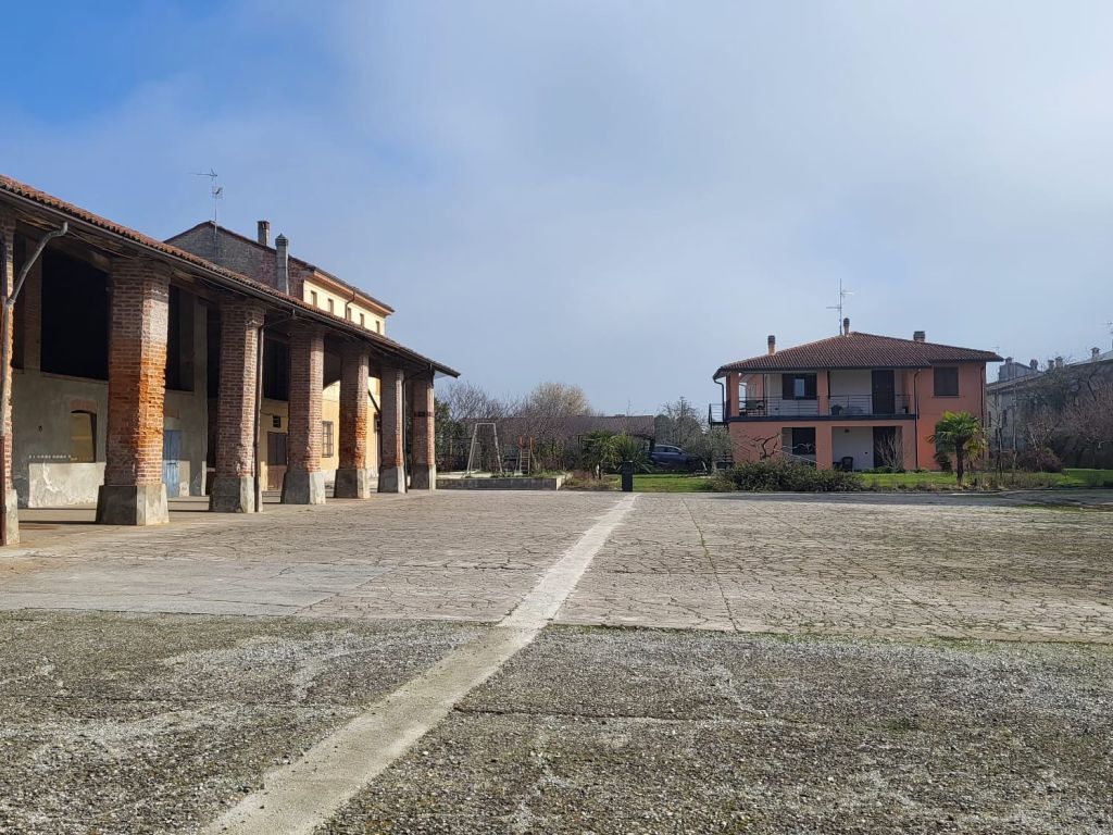 Cascinale con 2 abitazioni padronali