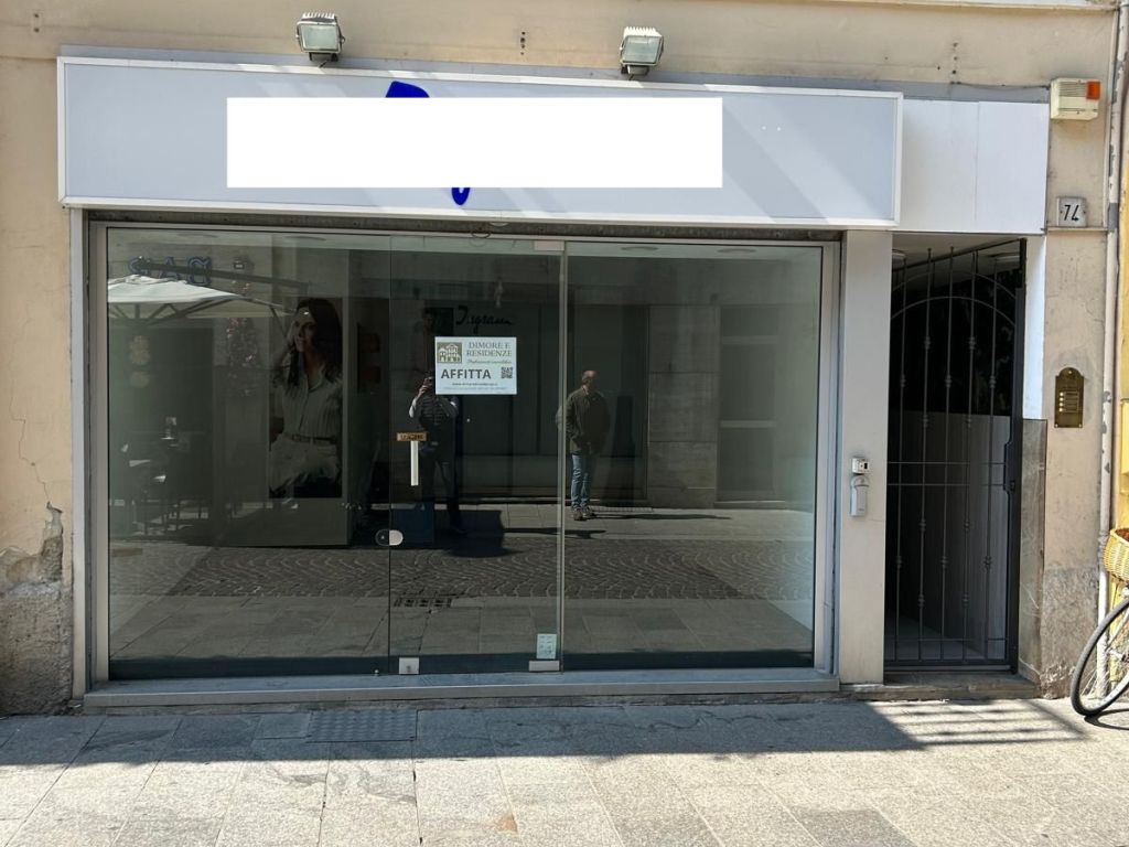 Locale commerciale in affitto