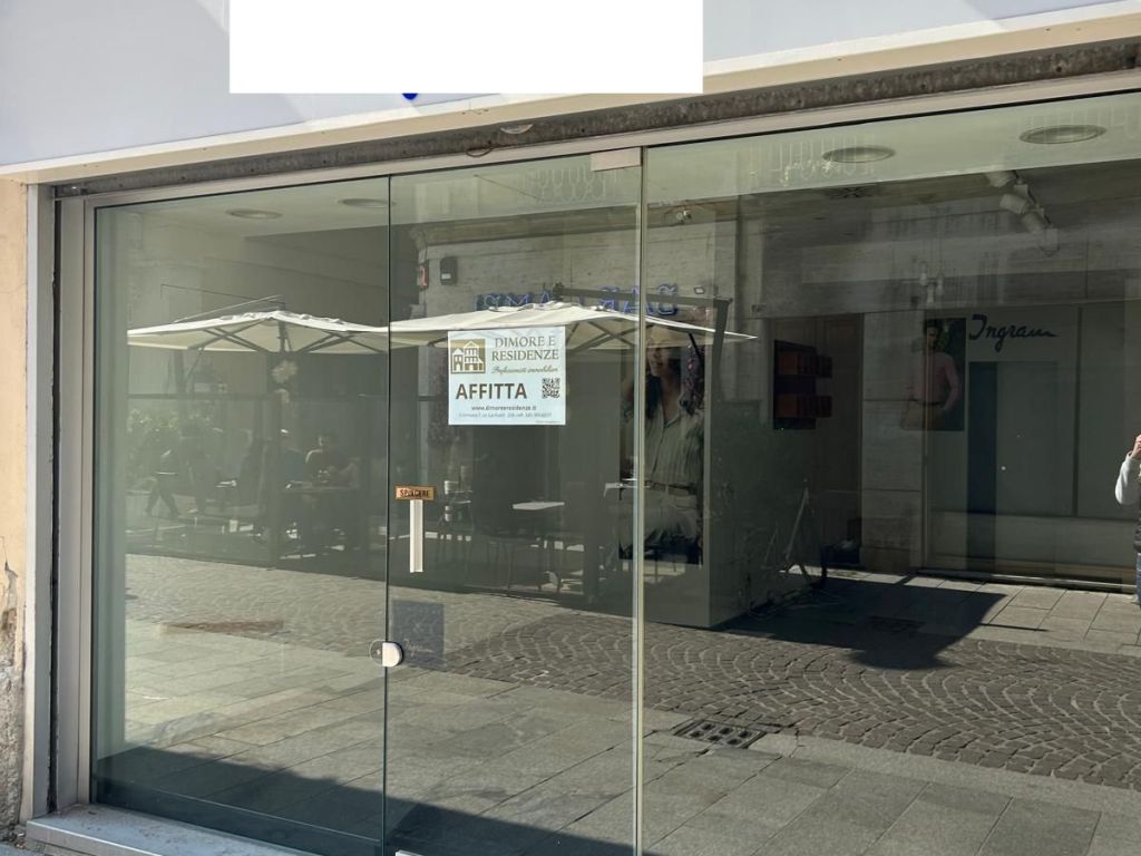 Locale commerciale in affitto