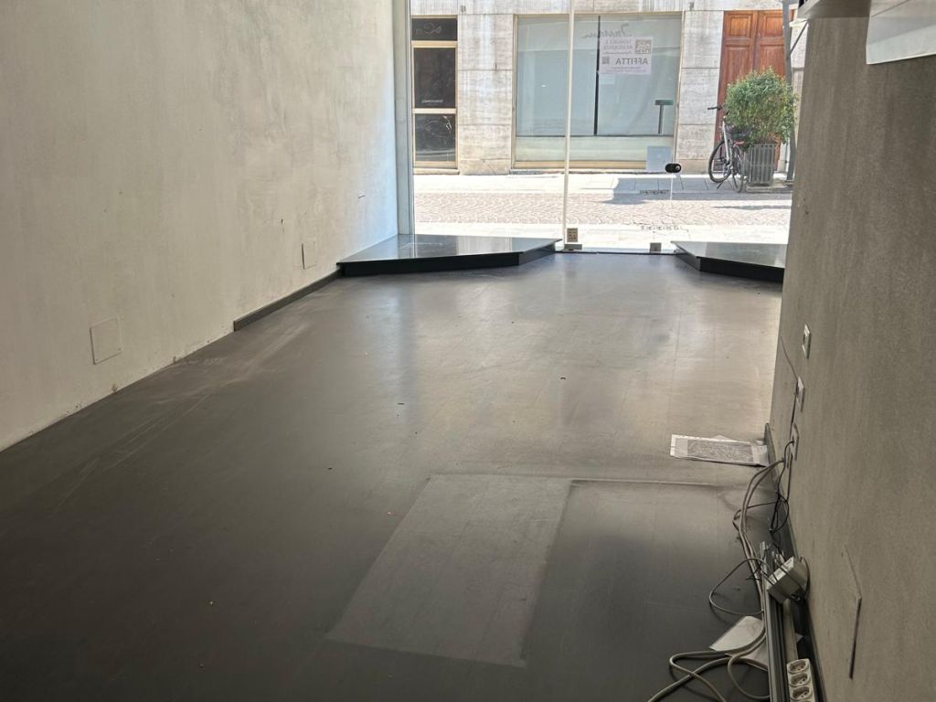 Locale commerciale in affitto