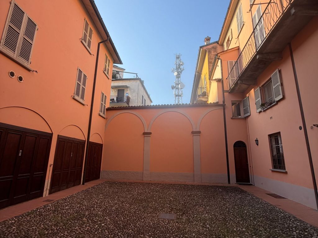 Autorimessa centro storico Via Cadolini